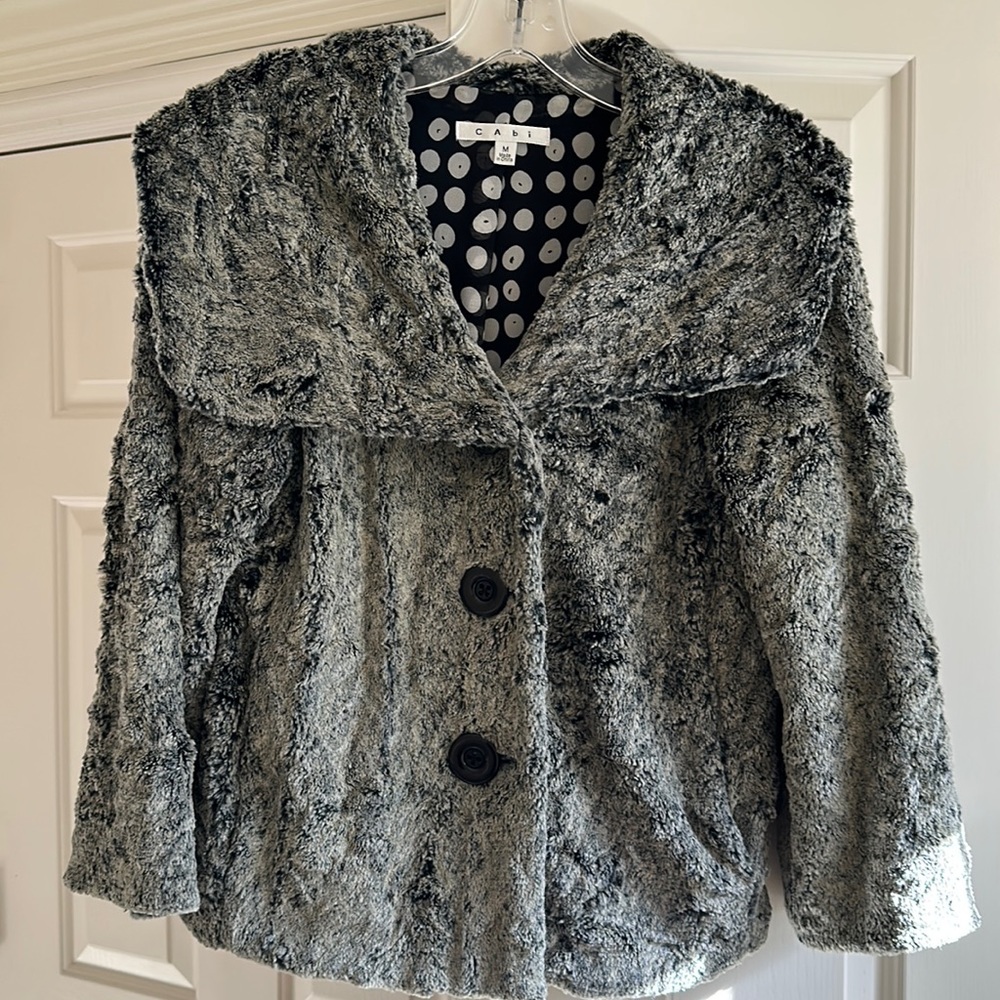 CABI CHINCHILLY Gray & Black Faux Fur Cropped Jacket - Picture 3 of 9